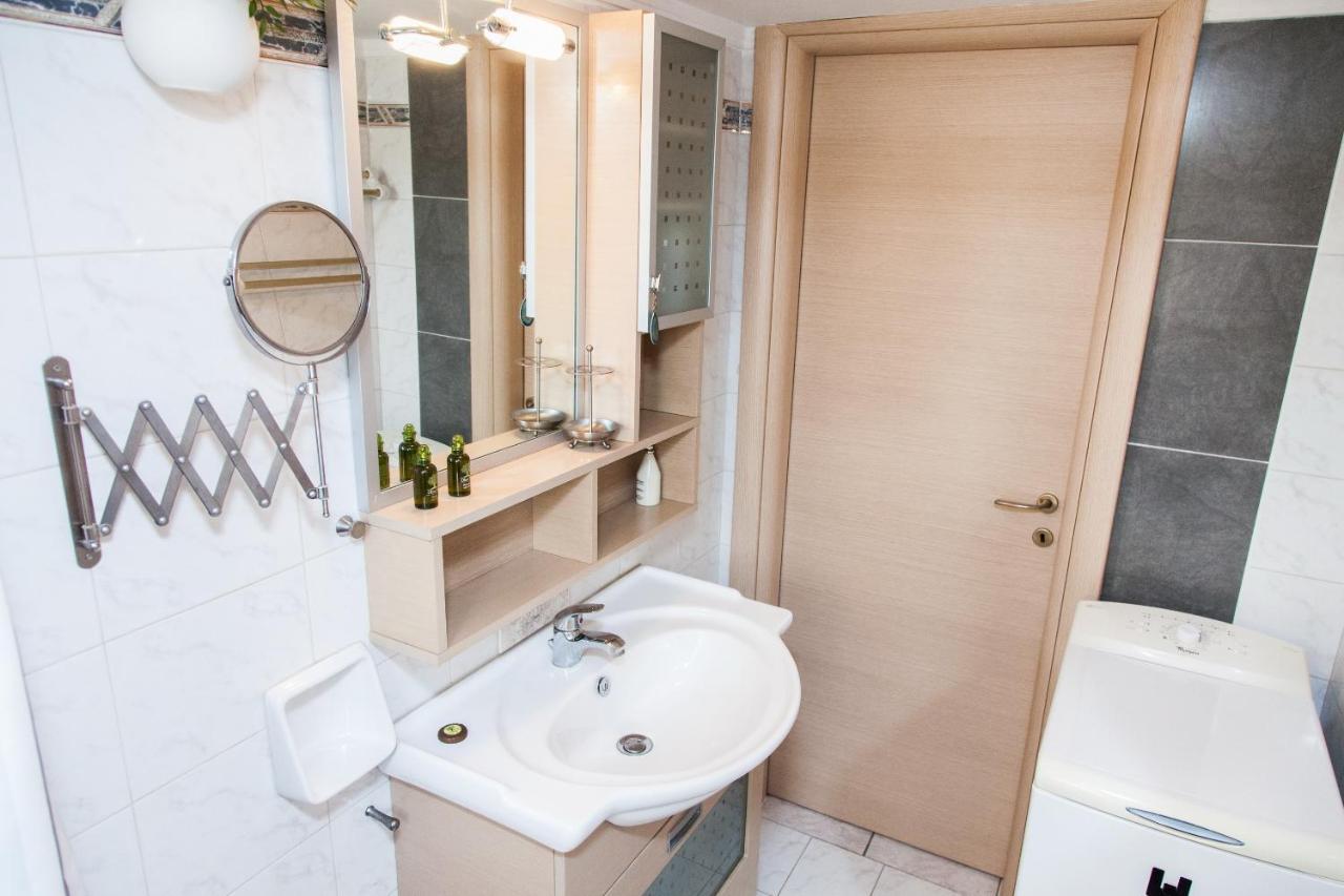 Amazing Apartment With View! Pireus Eksteriør bilde